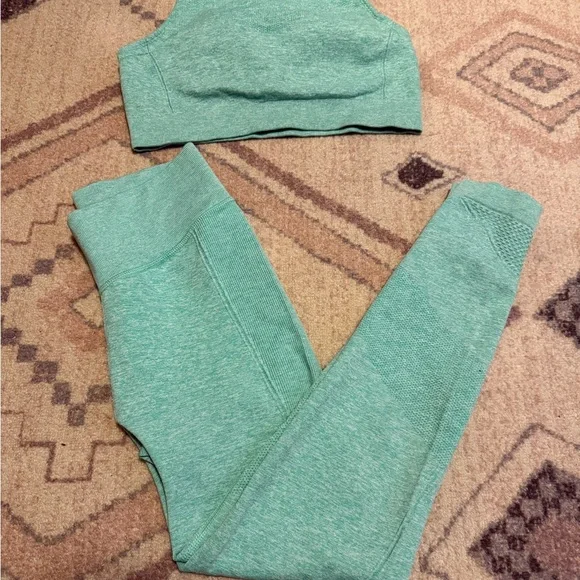 All in Motion Target work out athletic set mint green - Picture 4 of 7